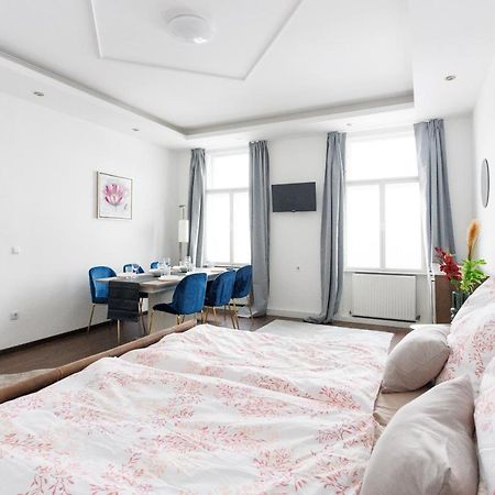 וינה Central, Modern, Big Apartment מראה חיצוני תמונה